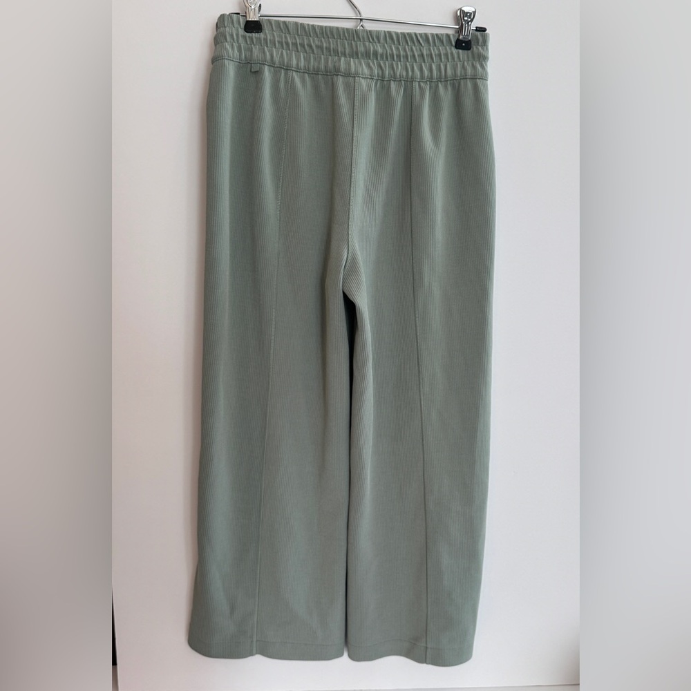 lululemon athletica Light Sage Wide-Leg Cropped Pants - Picture 2 of 4